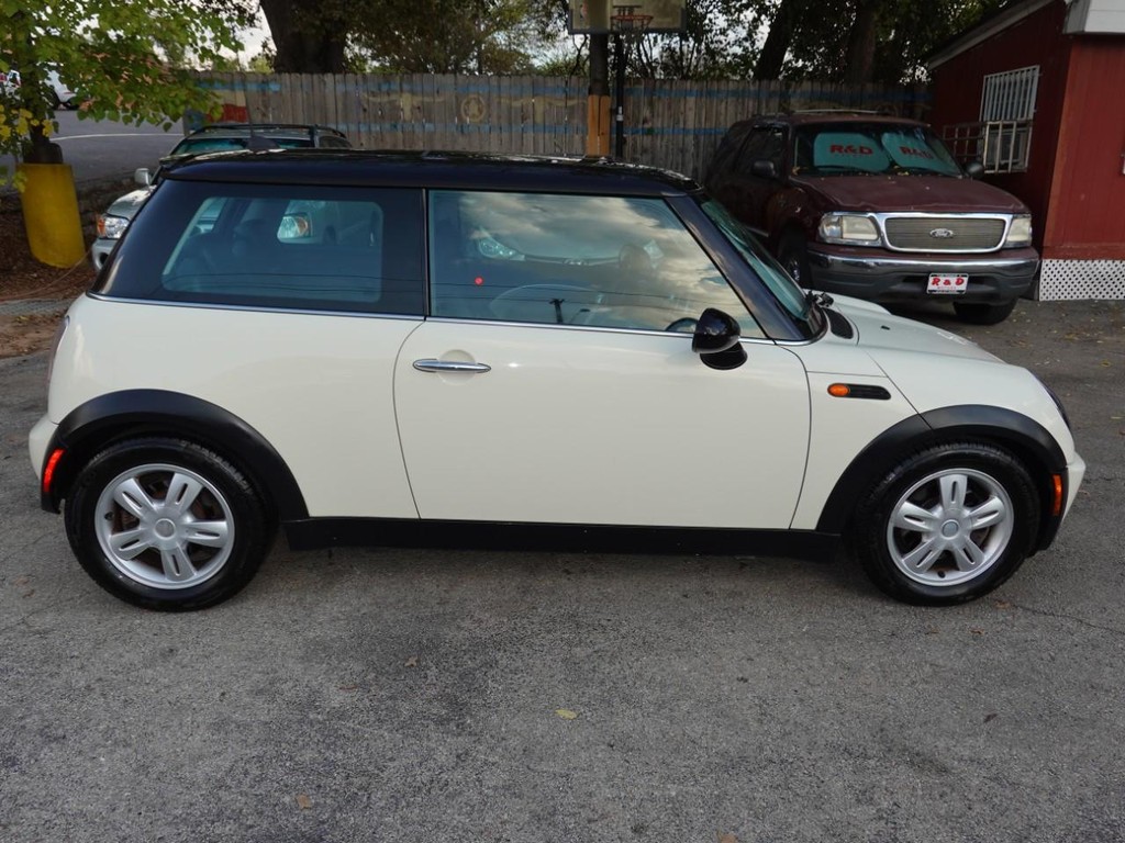MINI Cooper Hardtop Vehicle Full-screen Gallery Image 07