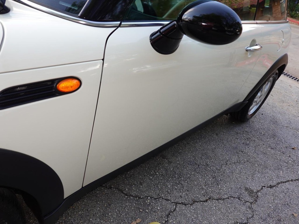 MINI Cooper Hardtop Vehicle Full-screen Gallery Image 09