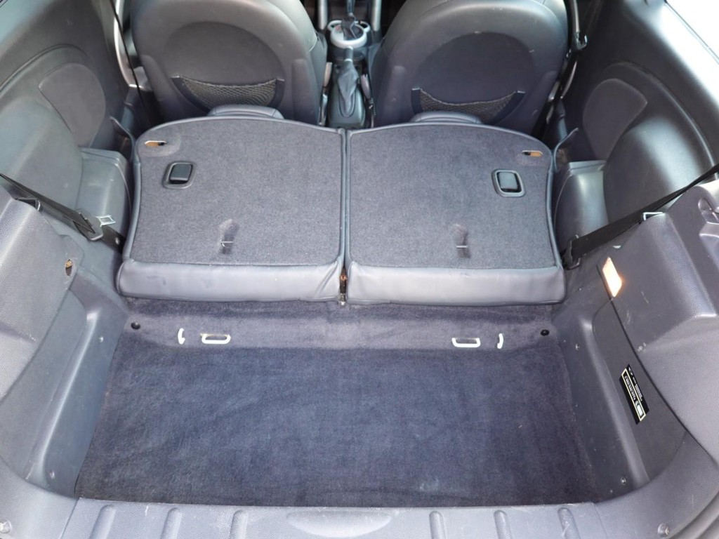 MINI Cooper Hardtop Vehicle Full-screen Gallery Image 21