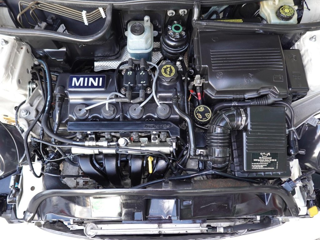 MINI Cooper Hardtop Vehicle Full-screen Gallery Image 22