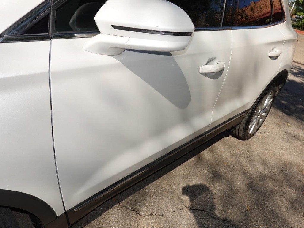 Lincoln MKC Vehicle Full-screen Gallery Image 10