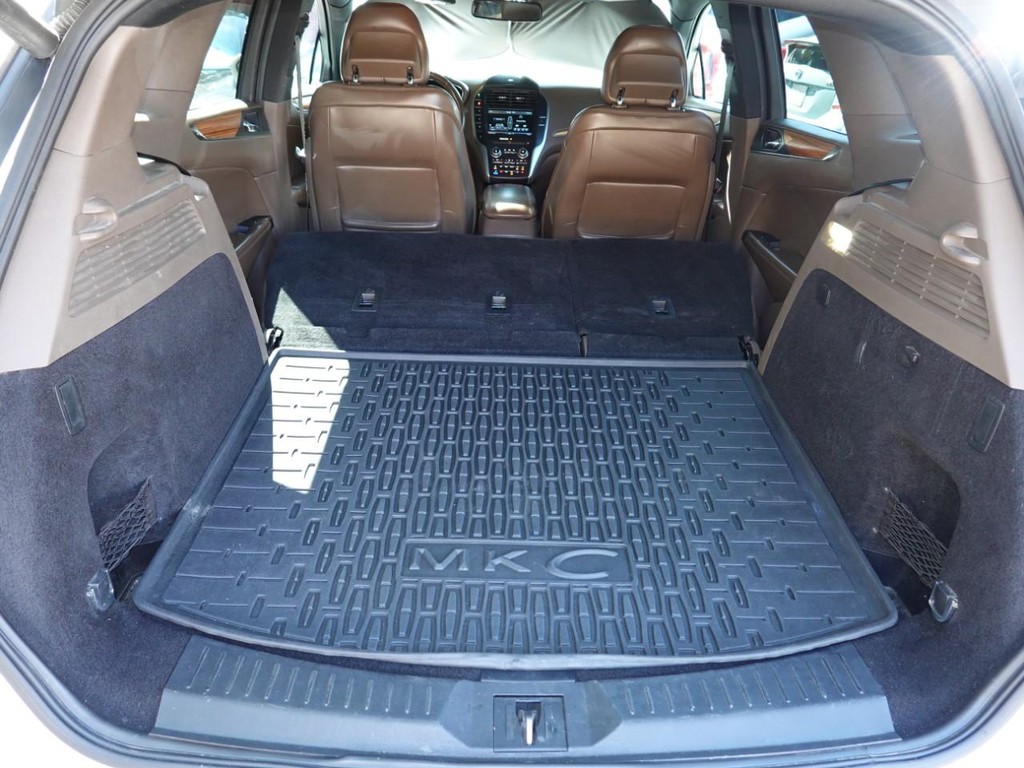 Lincoln MKC Vehicle Full-screen Gallery Image 24