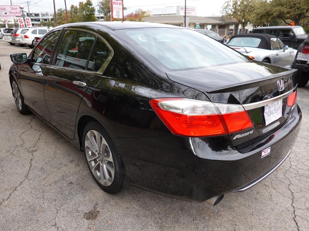 Honda Accord Sedan Vehicle Full-screen Gallery Image 04