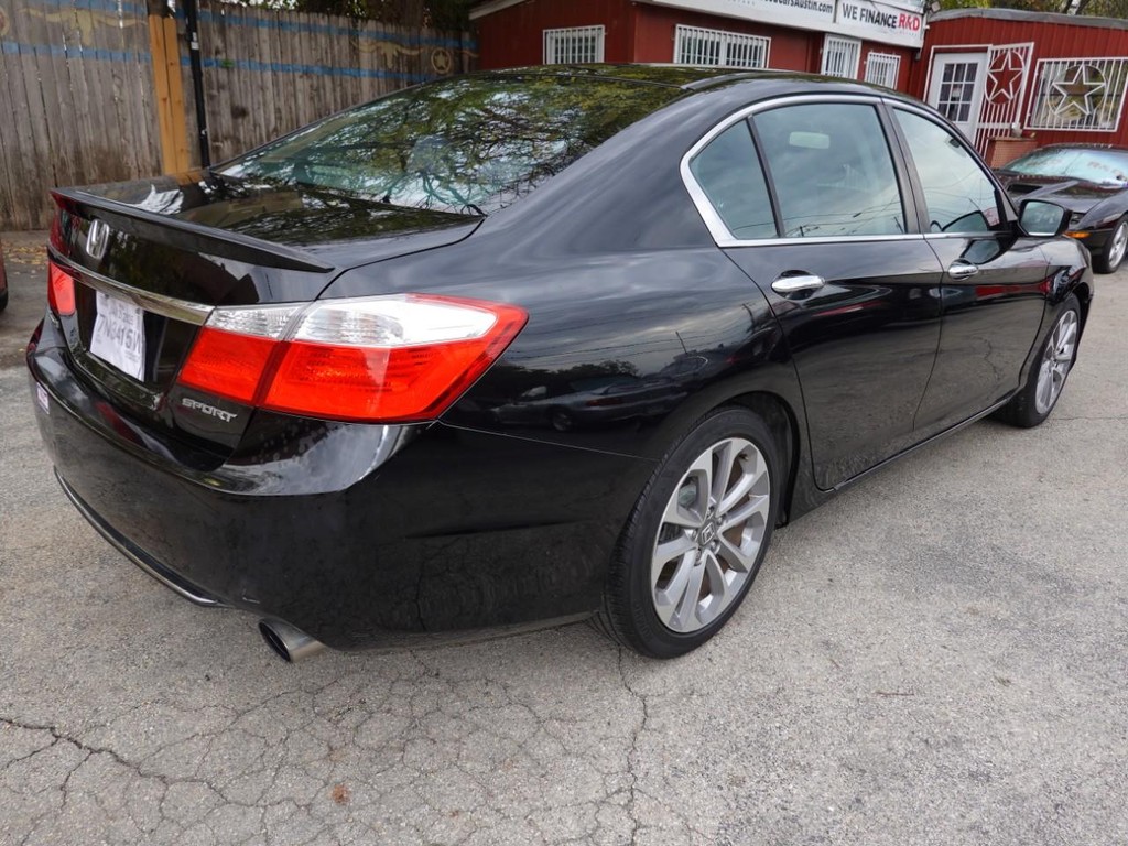 Honda Accord Sedan Vehicle Full-screen Gallery Image 06
