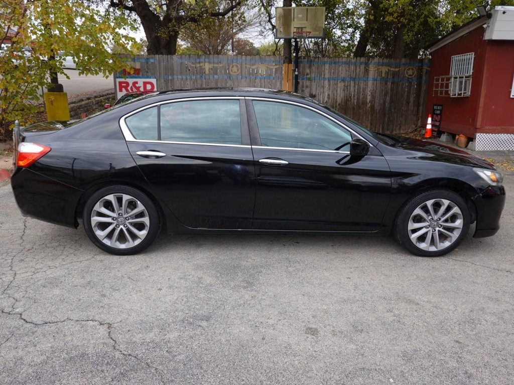 Honda Accord Sedan Vehicle Full-screen Gallery Image 07
