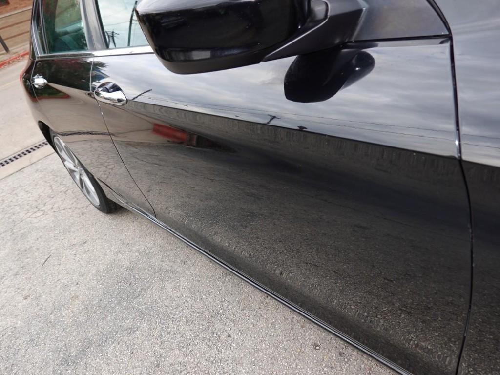 Honda Accord Sedan Vehicle Full-screen Gallery Image 10