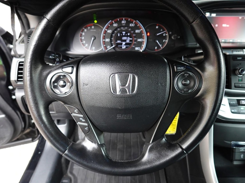 Honda Accord Sedan Vehicle Full-screen Gallery Image 12