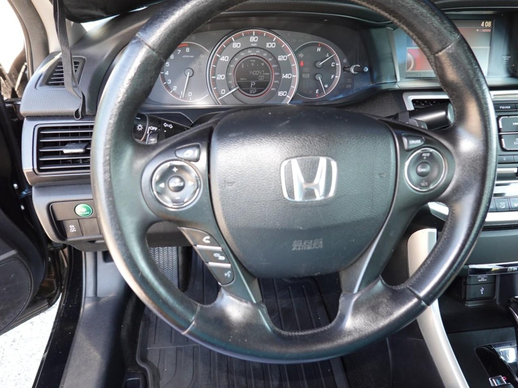 Honda Accord Sedan Vehicle Full-screen Gallery Image 13