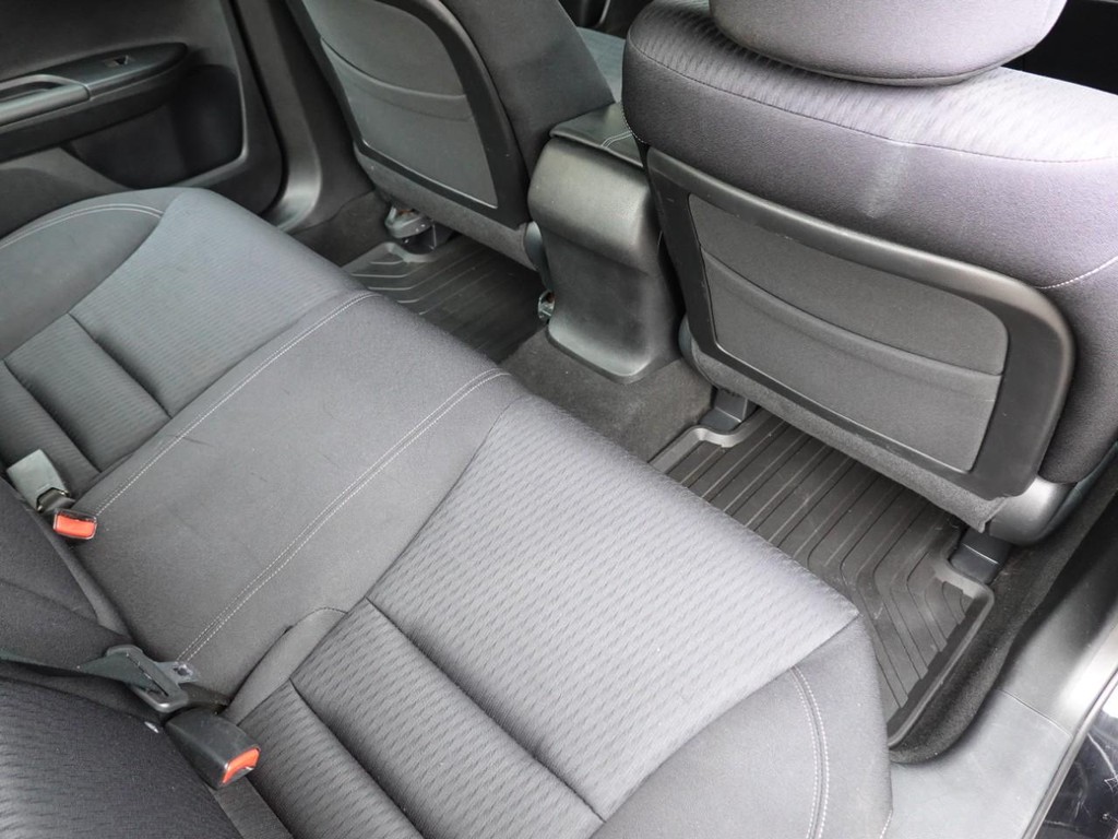 Honda Accord Sedan Vehicle Full-screen Gallery Image 23