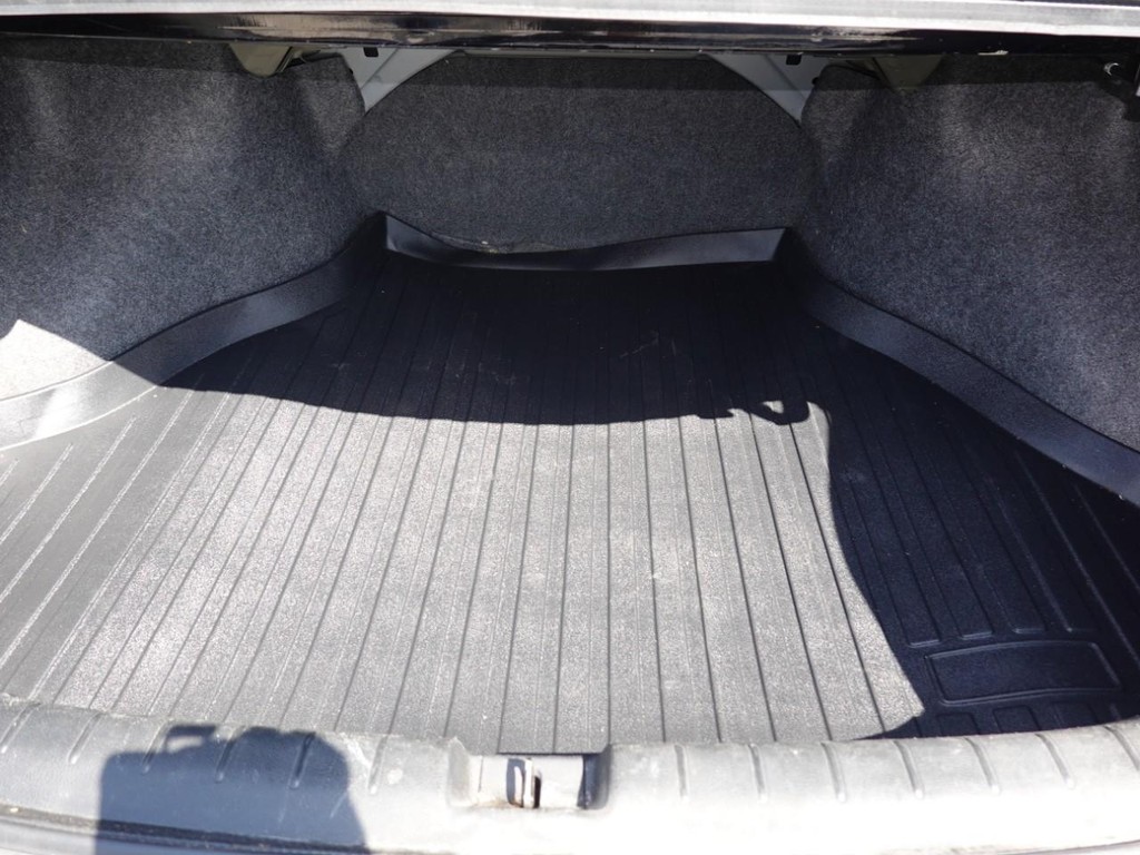 Honda Accord Sedan Vehicle Full-screen Gallery Image 26