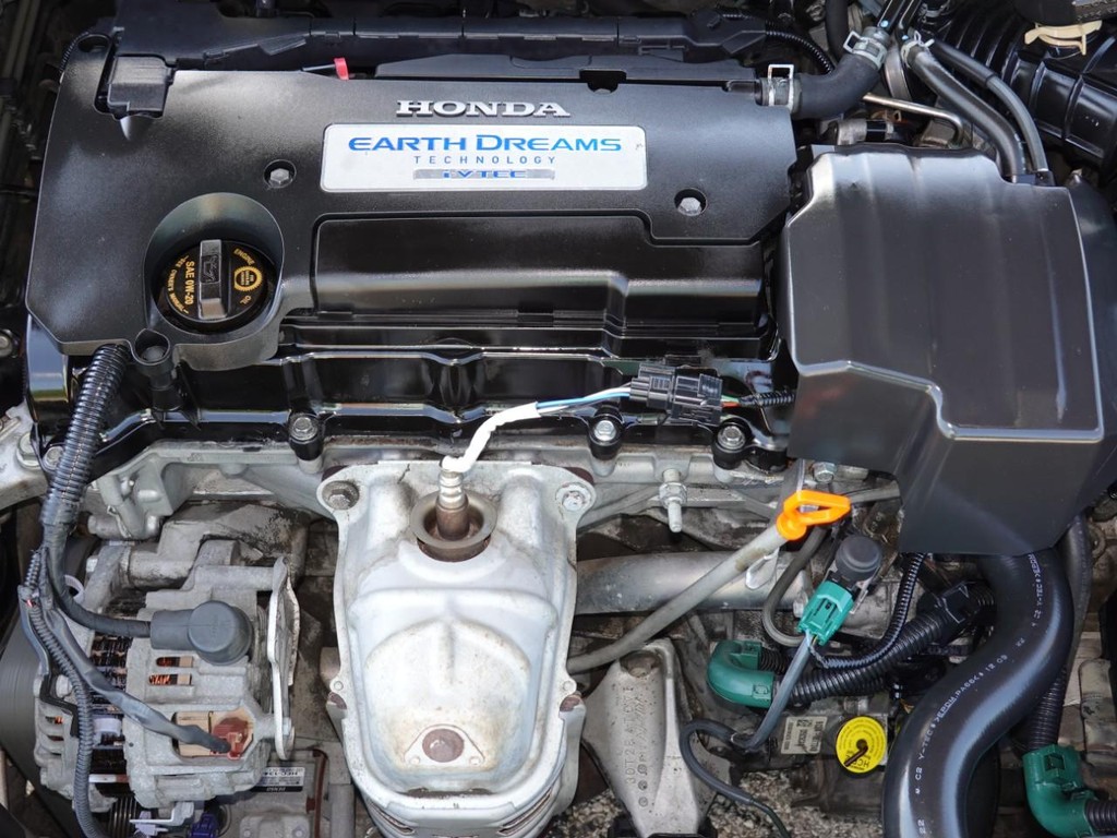 Honda Accord Sedan Vehicle Full-screen Gallery Image 27