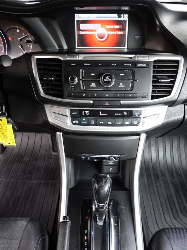 Honda Accord Sedan Vehicle Full-screen Gallery Image 13