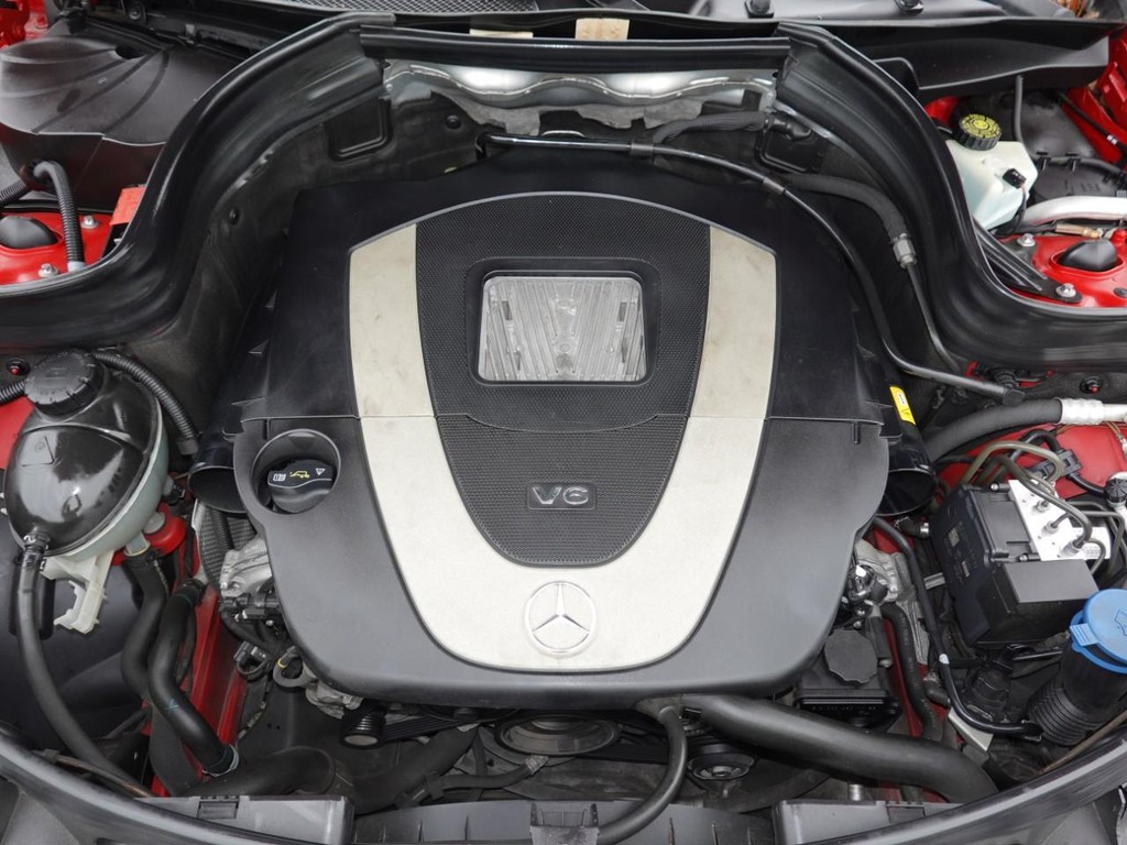 Mercedes-Benz GLK-Class Vehicle Full-screen Gallery Image 28