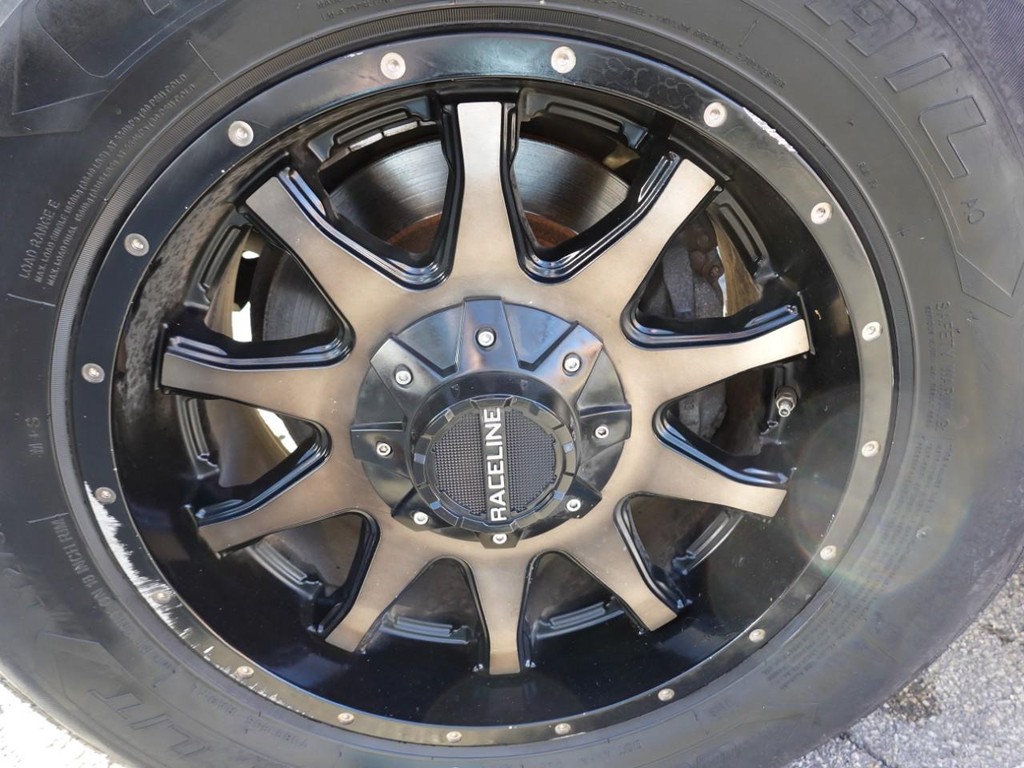 Toyota Tundra 4WD Truck Vehicle Full-screen Gallery Image 08