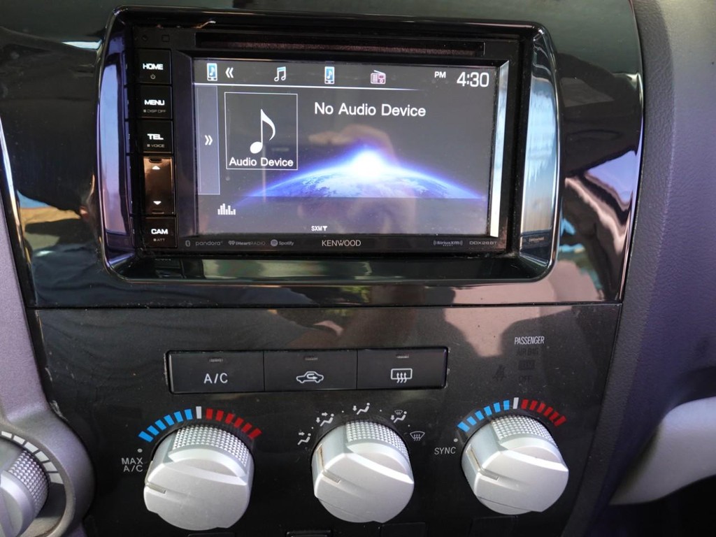 Toyota Tundra 4WD Truck Vehicle Full-screen Gallery Image 10