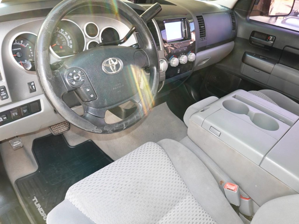 Toyota Tundra 4WD Truck Vehicle Full-screen Gallery Image 13