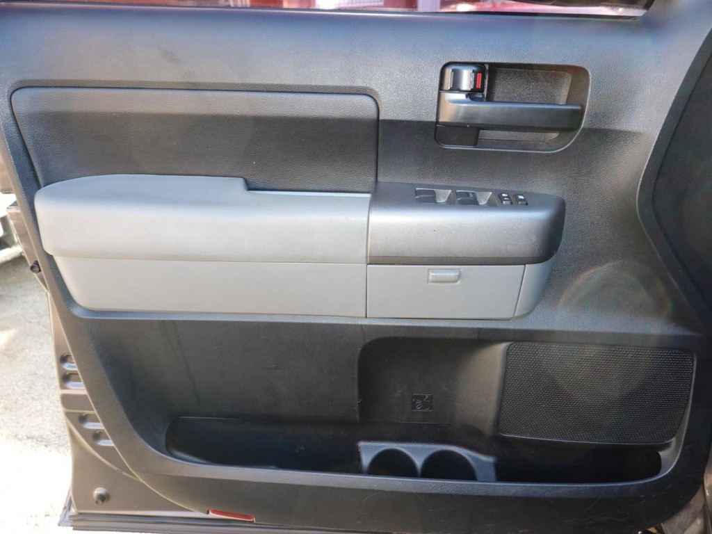 Toyota Tundra 4WD Truck Vehicle Full-screen Gallery Image 14