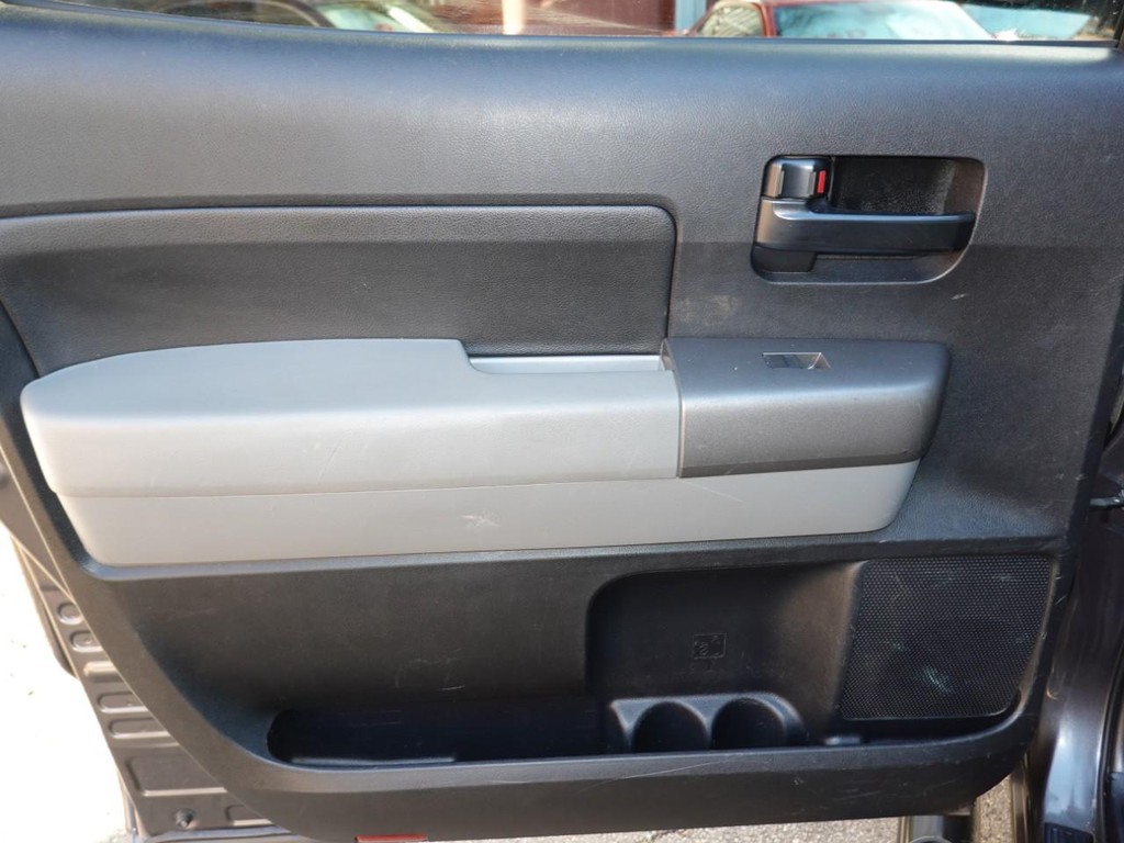 Toyota Tundra 4WD Truck Vehicle Full-screen Gallery Image 17