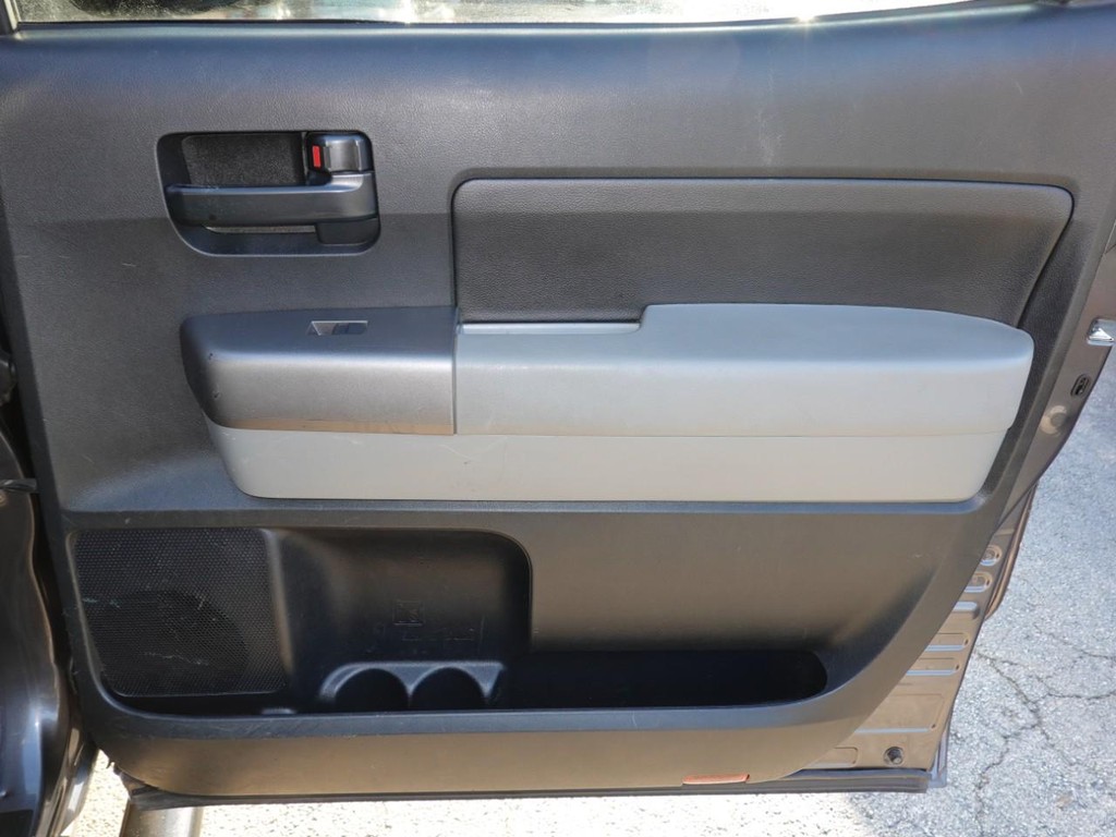 Toyota Tundra 4WD Truck Vehicle Full-screen Gallery Image 22