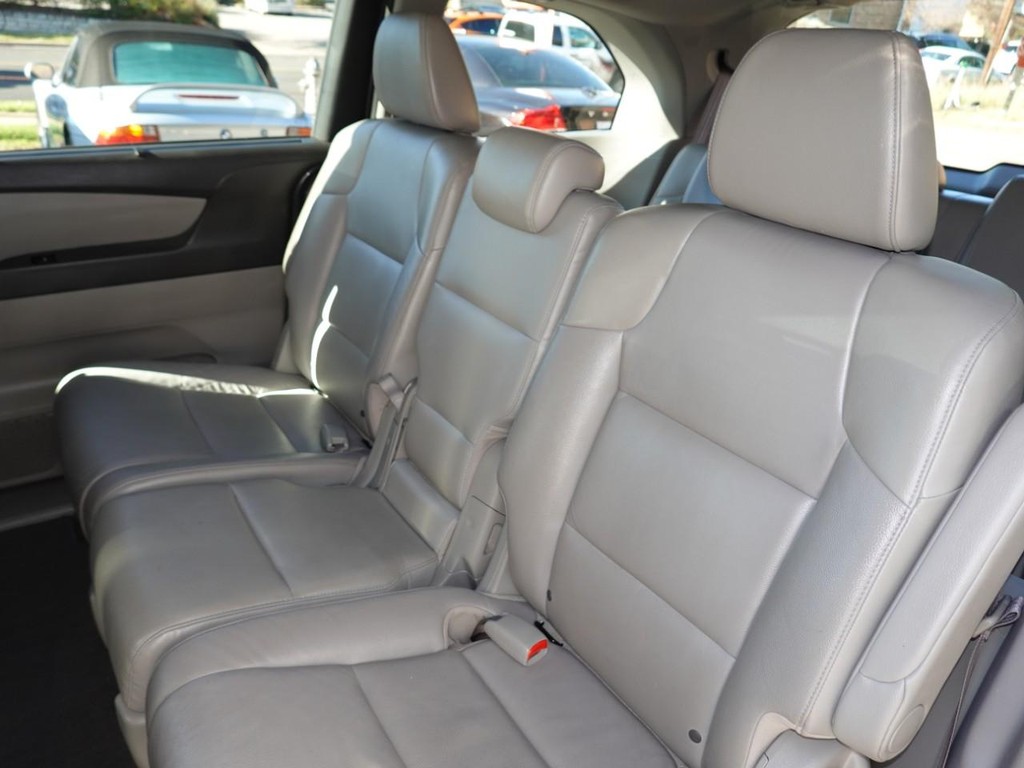 Honda Odyssey Vehicle Full-screen Gallery Image 19