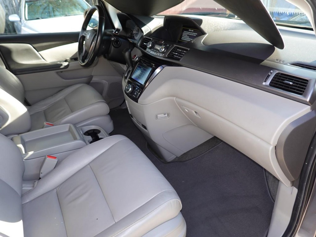 Honda Odyssey Vehicle Full-screen Gallery Image 21
