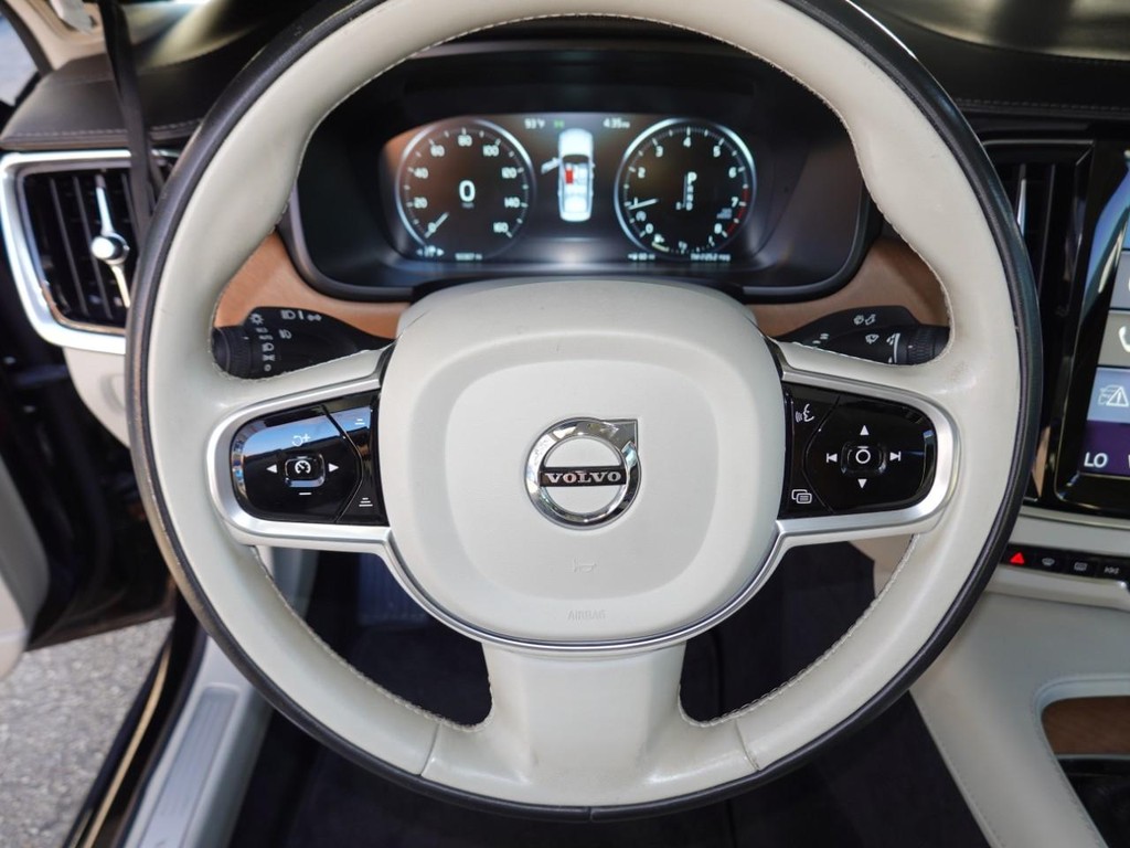 2017 Volvo S90 Inscription photo 10
