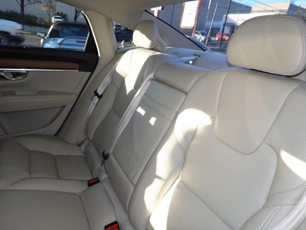 2017 Volvo S90 Inscription photo 16