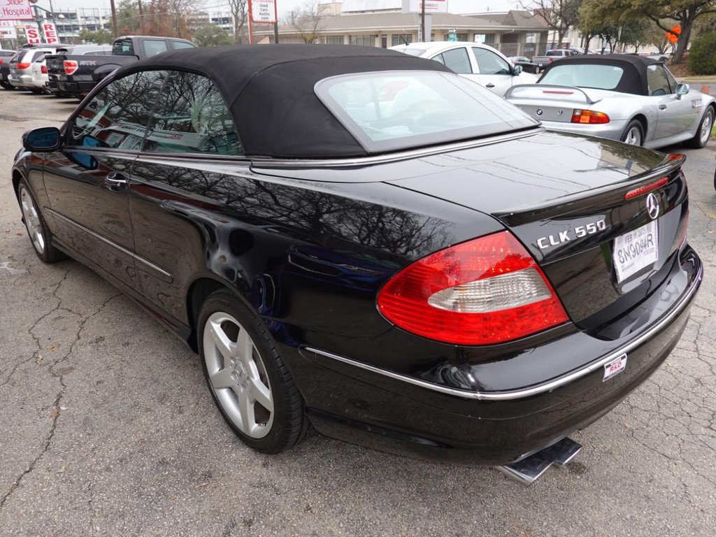 Mercedes-Benz CLK-Class Vehicle Full-screen Gallery Image 05