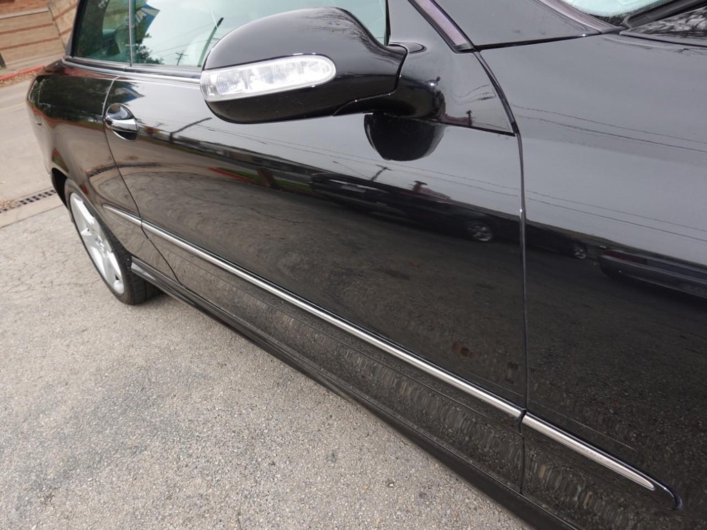 Mercedes-Benz CLK-Class Vehicle Full-screen Gallery Image 10