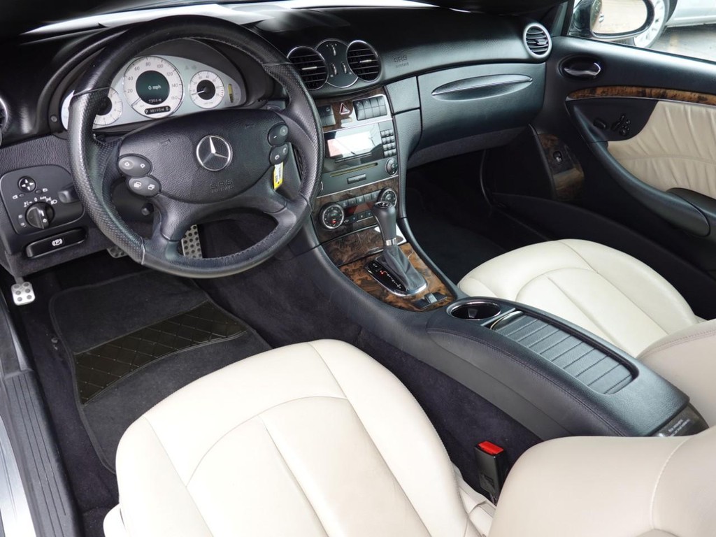 Mercedes-Benz CLK-Class Vehicle Full-screen Gallery Image 14