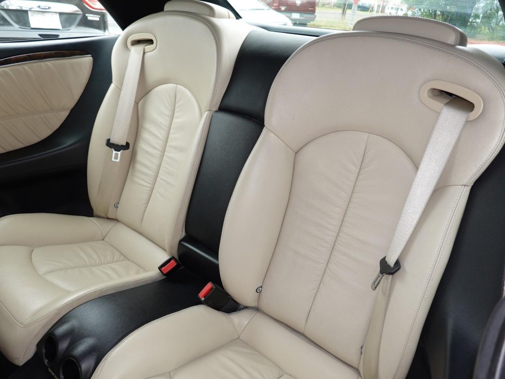 Mercedes-Benz CLK-Class Vehicle Full-screen Gallery Image 16