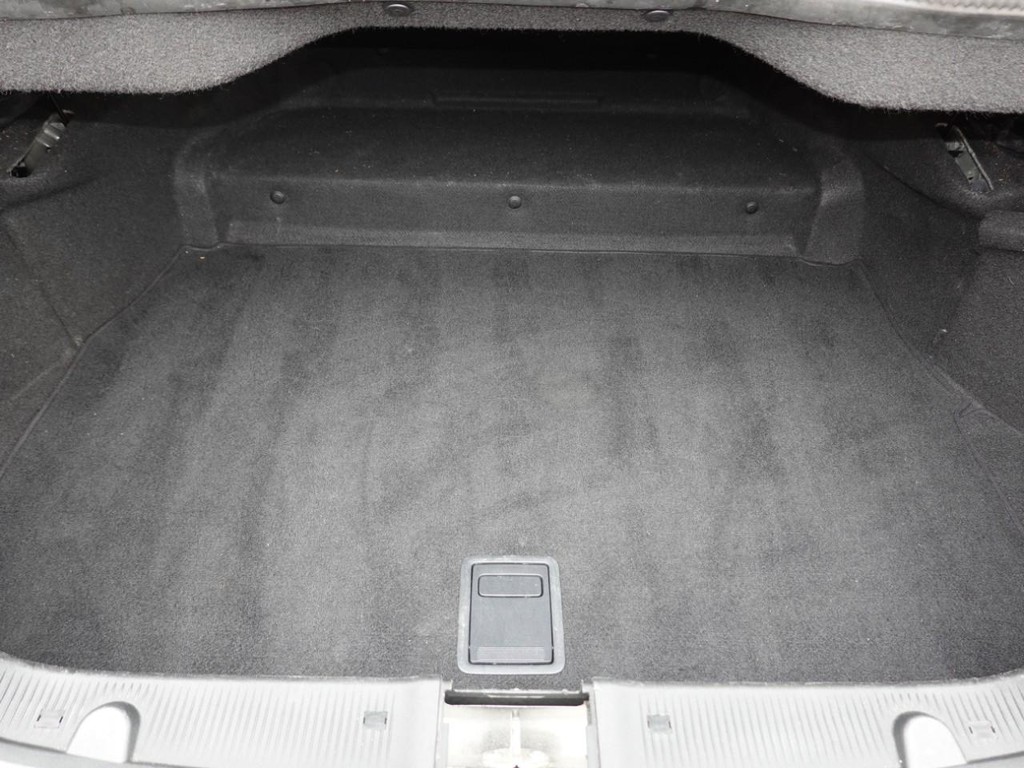 Mercedes-Benz CLK-Class Vehicle Full-screen Gallery Image 21