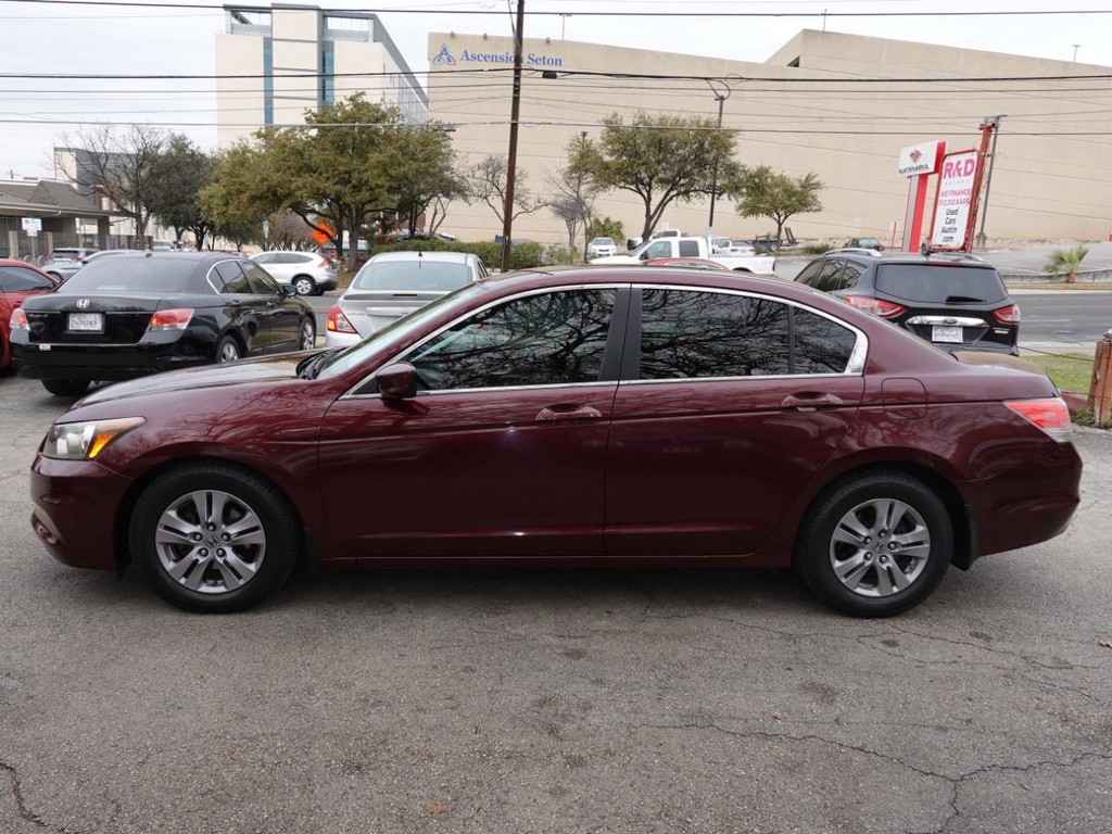 Honda Accord Sedan Vehicle Full-screen Gallery Image 03
