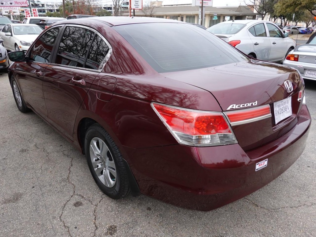 Honda Accord Sedan Vehicle Full-screen Gallery Image 04