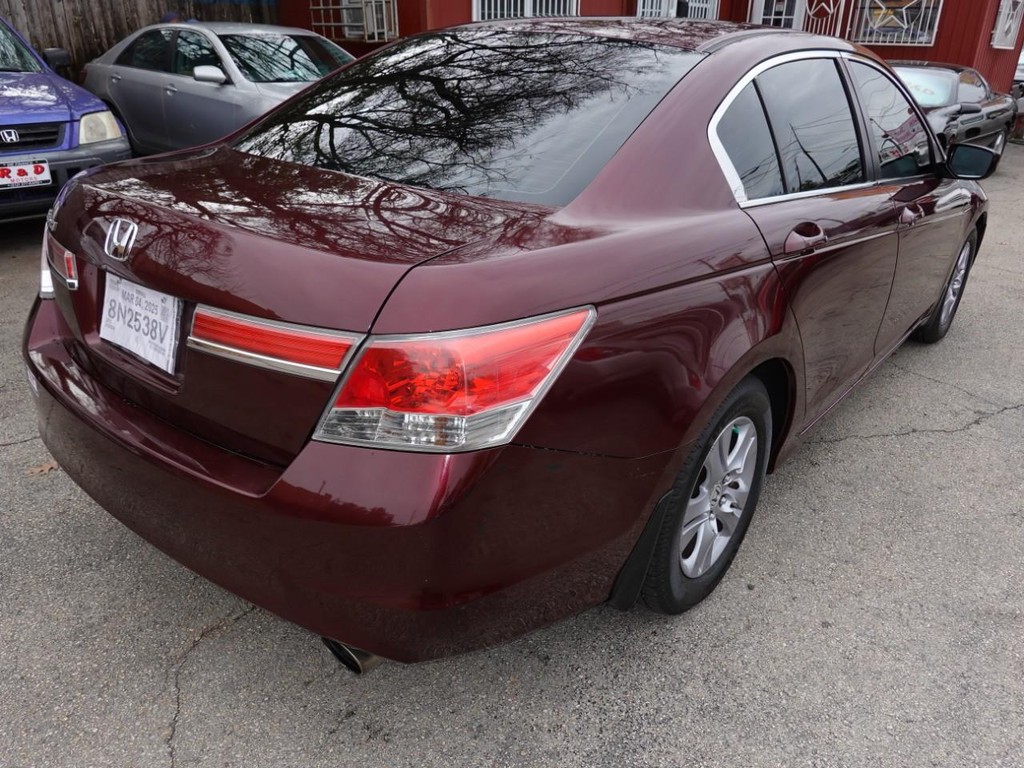 Honda Accord Sedan Vehicle Full-screen Gallery Image 05