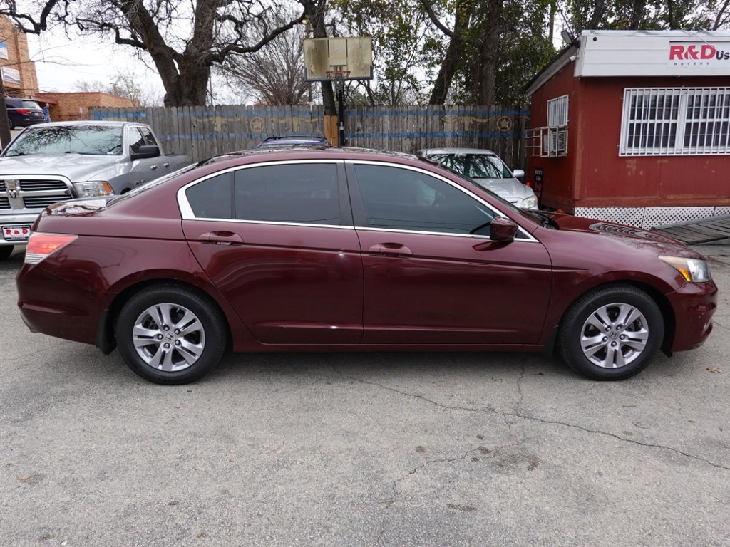 Honda Accord Sedan Vehicle Full-screen Gallery Image 06