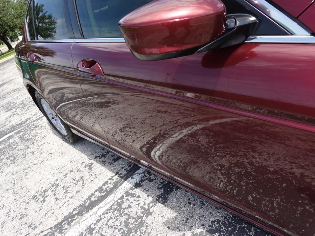 Honda Accord Sedan Vehicle Full-screen Gallery Image 11