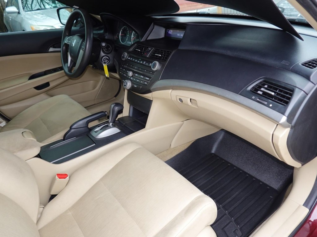 Honda Accord Sedan Vehicle Full-screen Gallery Image 17