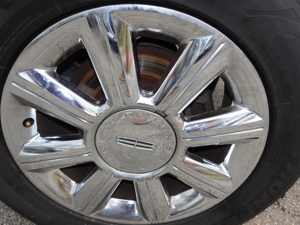 Lincoln MKX Vehicle Full-screen Gallery Image 09