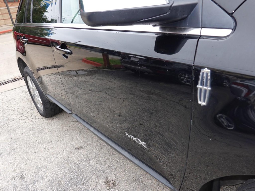 Lincoln MKX Vehicle Full-screen Gallery Image 11