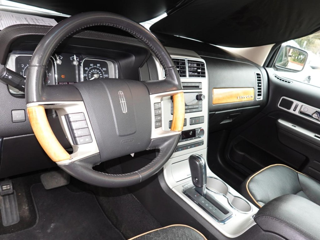 Lincoln MKX Vehicle Full-screen Gallery Image 16