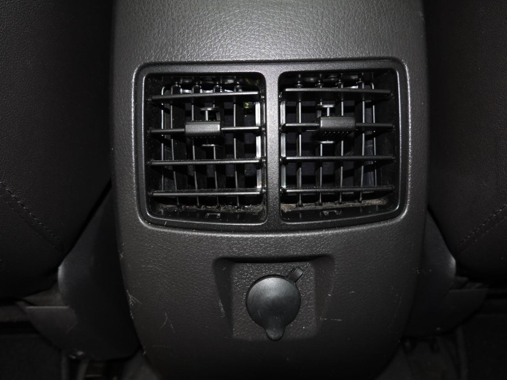 Lincoln MKX Vehicle Full-screen Gallery Image 19