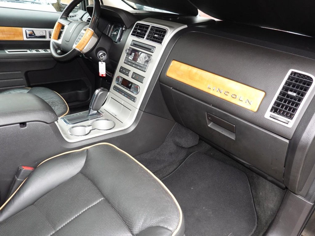 Lincoln MKX Vehicle Full-screen Gallery Image 21