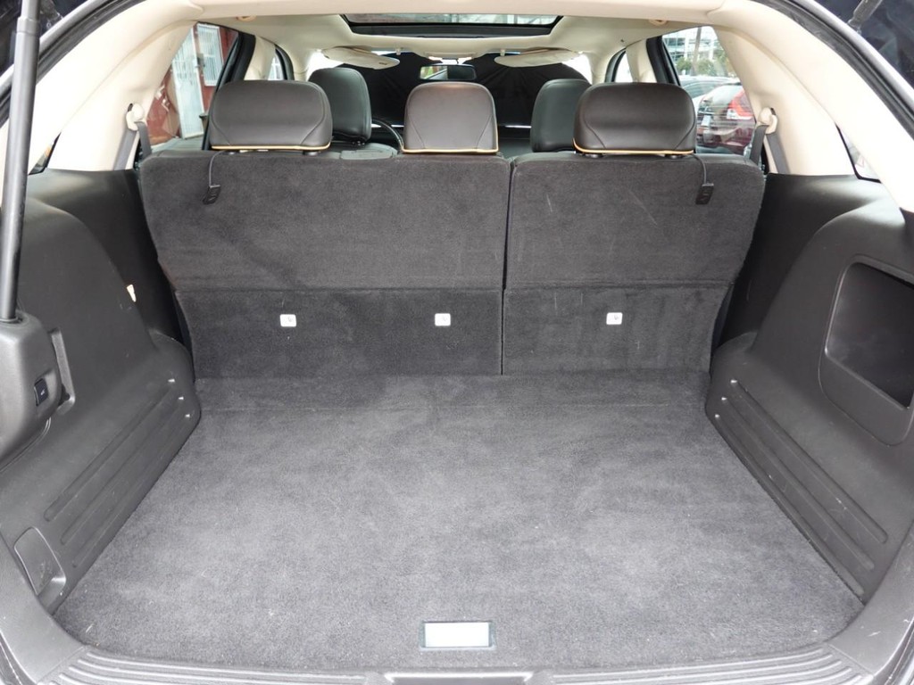 Lincoln MKX Vehicle Full-screen Gallery Image 26