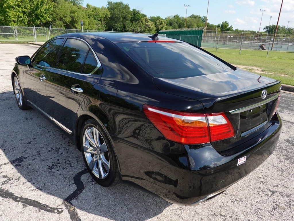 Lexus LS 460 Vehicle Full-screen Gallery Image 05