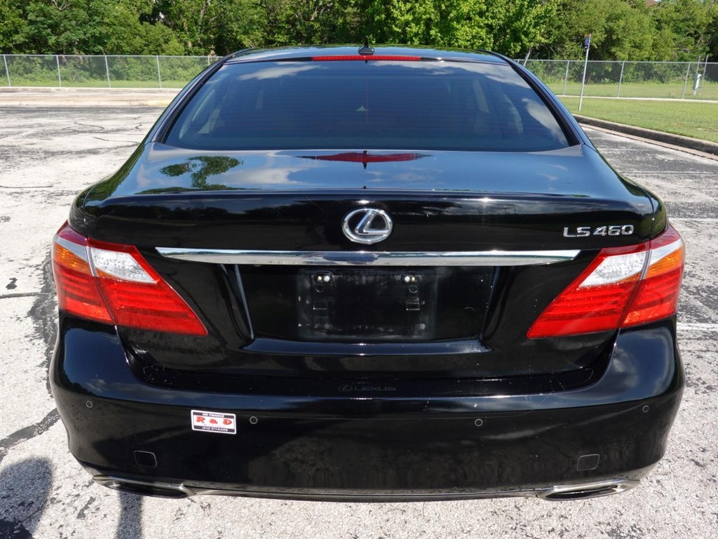 Lexus LS 460 Vehicle Full-screen Gallery Image 06