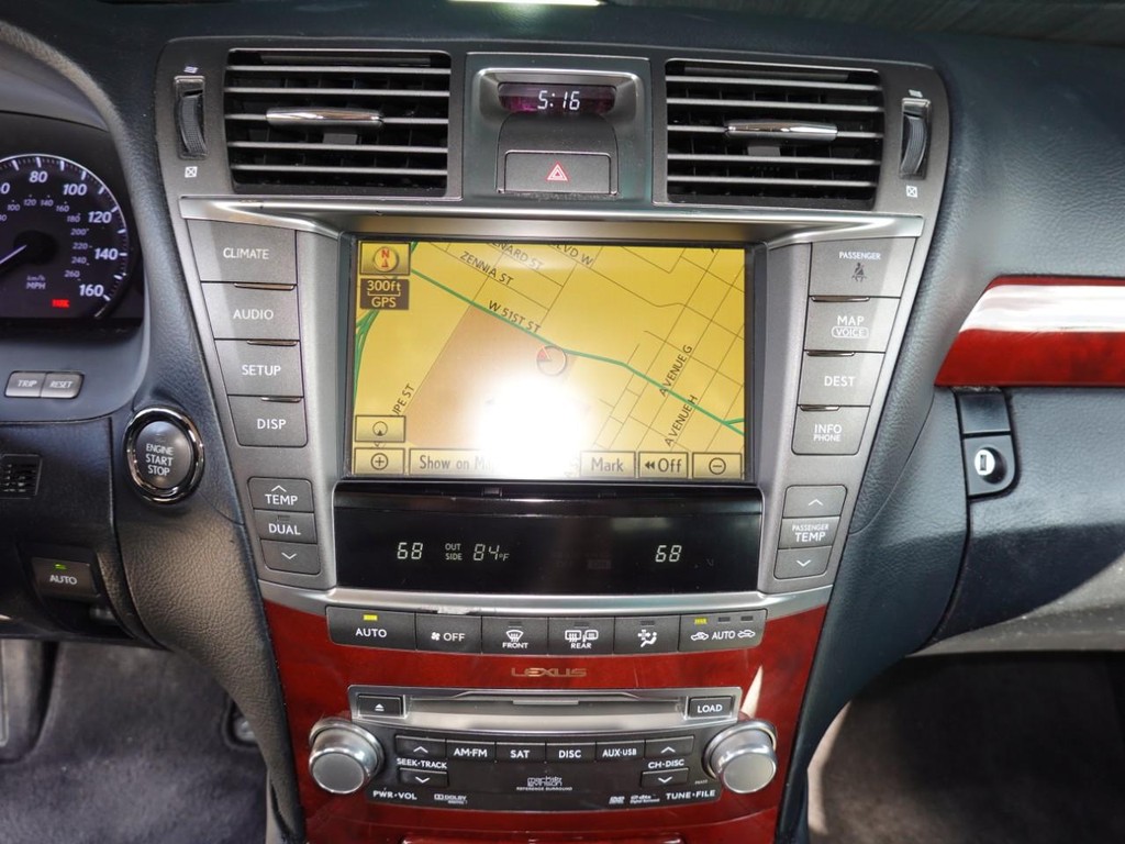 Lexus LS 460 Vehicle Full-screen Gallery Image 14