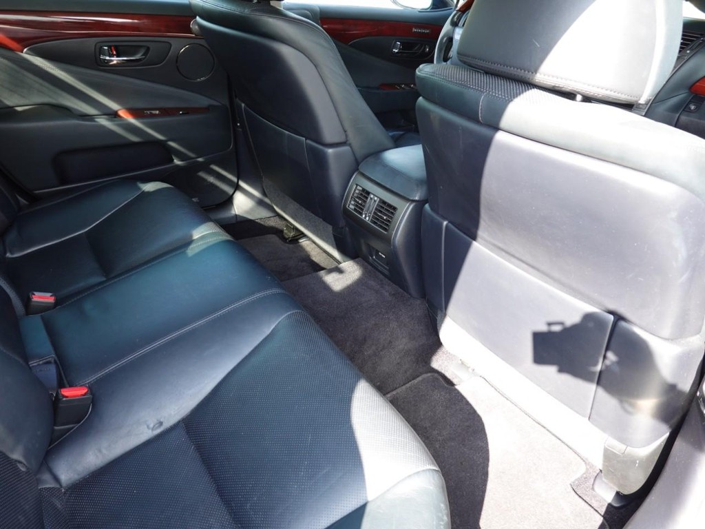 Lexus LS 460 Vehicle Full-screen Gallery Image 25