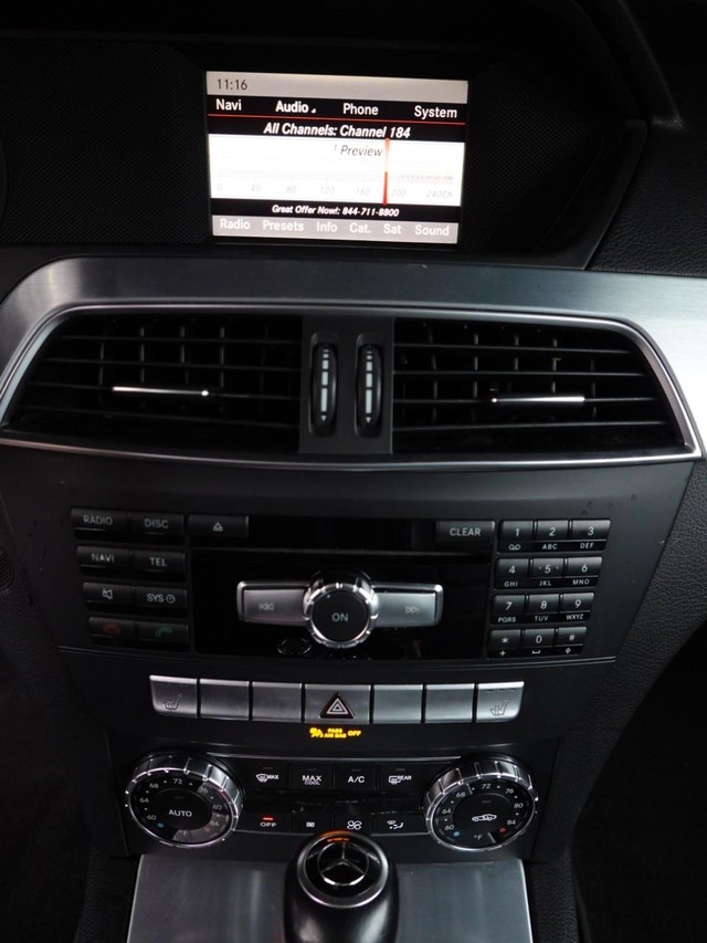 Mercedes-Benz C-Class Vehicle Full-screen Gallery Image 14