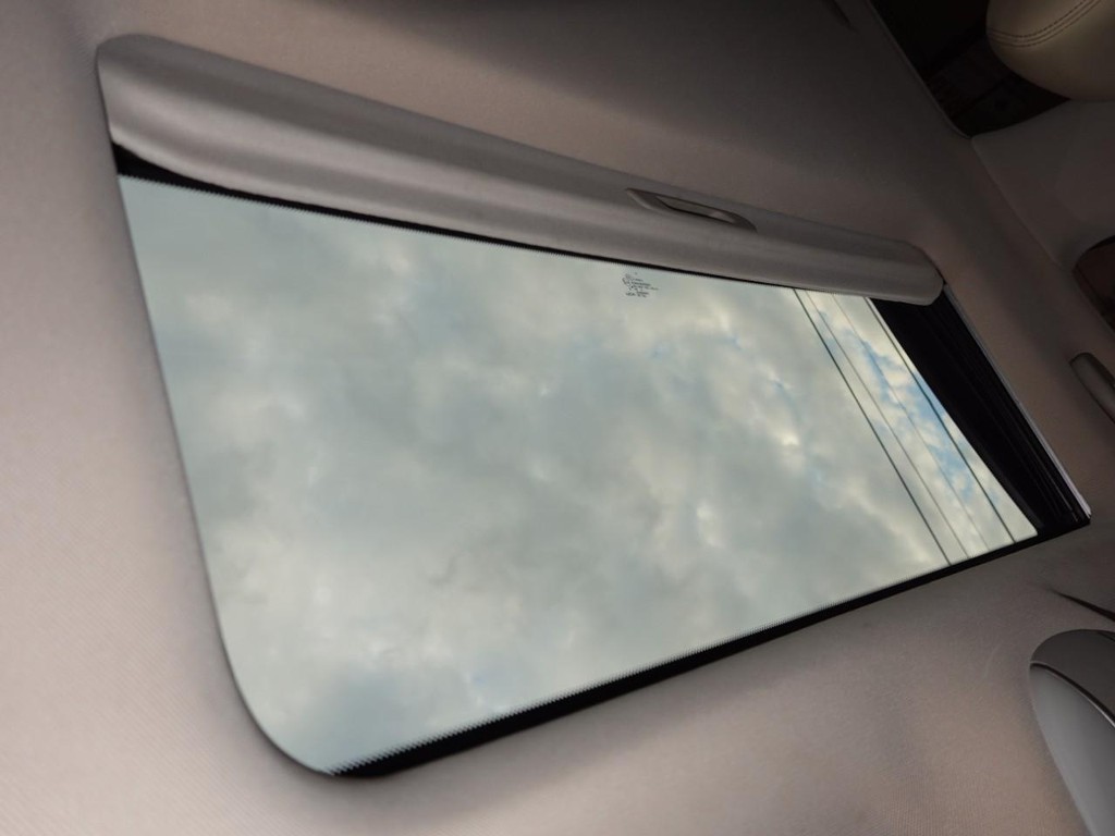 INFINITI JX35 Vehicle Full-screen Gallery Image 13